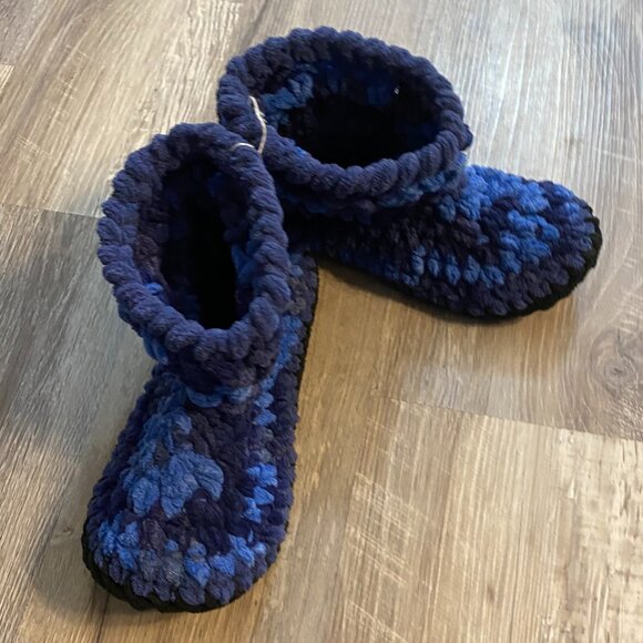 New Super Cozy soft slippers - All in Blue size 7/8 - nonslip bottoms - Picture 1 of 6